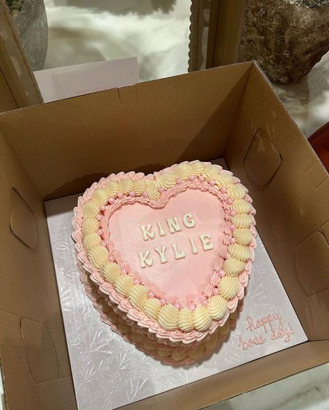 Kylie Jenner Birthday Cake, Kylie Jenner Birthday, Birthday 22, Happy Boss's Day, Kylie Birthday, Pink Birthday Cakes, Birthday Ideas For Her, Cake Day, Happy Birthday Video