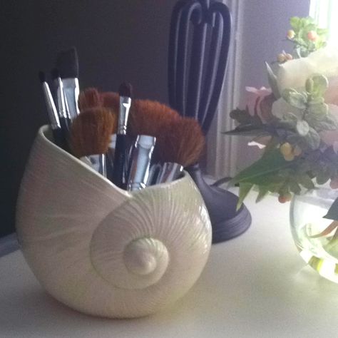 Best make up brush holder ever. AOT. Ceramic Makeup Brush Holder, Bathroom Trinkets, Beachy Room, Beach Room, Makeup Brush Holder, Make Up Brush, Kappa Delta, Dream Apartment, Cute Room Decor