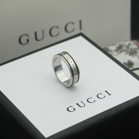 Gucci Men Accessories, Gucci Rings Men, Luxury Rings For Men, Gucci Ring, Ring Boy, Expensive Rings, Creative Wedding Gifts, Gucci Rings, Edgy Jewelry