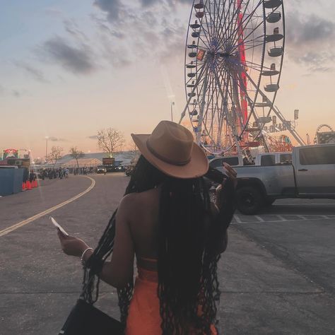 southern belle 🌼🕊️ Black Southern Belle Aesthetic, Southern Belle Aesthetic Outfits, Southern Girl Aesthetic, Southern Belle Aesthetic, Belle Aesthetic, Southern Aesthetic, Black Cowgirl, Pinterest Contest, Southern Gothic