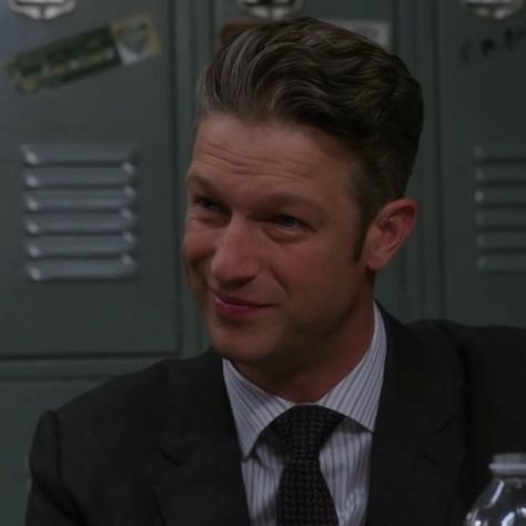 sonny carisi from law and order svu Dominic Carisi Svu, Summertime Hairstyles, Svu Aesthetic, Dominick Carisi, Carisi Svu, Peter Scanavino, Sonny Carisi, Raúl Esparza, Law And Order: Special Victims Unit