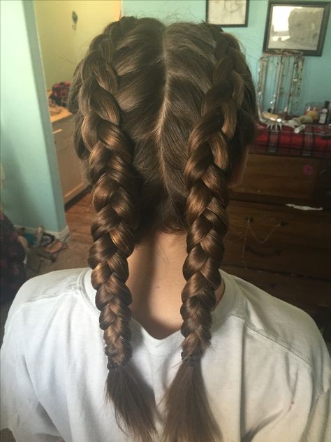 Dutch braid Dutch Plaits, Easy Side Braid, Braiding Ideas, Braids And Beads, Braids Plaits, Twin Braids, Dutch Braid Hairstyles, Side Braid Hairstyles, Hair Colors And Styles