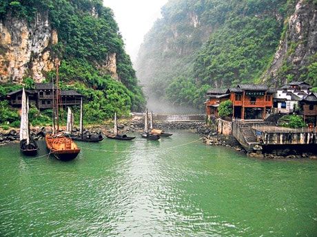 Yangtze River, China Architecture, China China, Vacation Deals, Countries To Visit, River Cruise, China Travel, River Cruises, Incredible Places