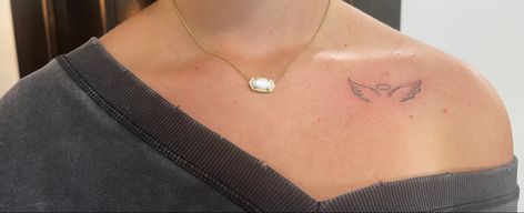 #tattoo #collarbonetattoo #angelwings Angel Wing Collar Bone Tattoo, Angel Wings Collar Bone Tattoo, Angel Collar Bone Tattoo, Small Angel Wing Tattoo, Heart With Wings Tattoo, Small Angel Wings, Collarbone Tattoo, Bone Tattoo, Angel Wings Tattoo