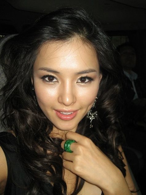 honey lee Miss Universe 2007, South Korean Beauty, Honey Lee, Golden Makeup, Miss Korea, Gold Eyeshadow, Christina Ricci, Miss Universe, Beauty Pageant