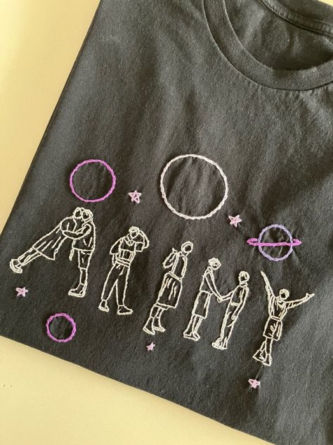 Bts Embroidery Designs, Embroidery Tshirt Ideas Design, Bt21 Embroidery, Kpop Embroidery, Bts Embroidery, Bts Tshirt, Diy Embroidery Shirt, Bts Diy, Bts Clothes