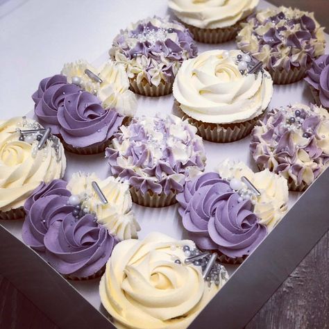 Lilac Cakes, Purple Wedding Cupcakes, Cupcakes Purple, Cupcake Business, Purple Cakes Birthday, Elegant Cupcakes, Rose Birthday, Purple Cupcakes, Cupcake Decor