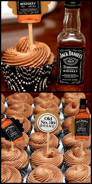 JACK DANIEL'S CUPCAKES! For a 30th Birthday! Jack Daniels Cupcakes, Jack Daniels Chocolate, Whiskey Cupcakes, Boozy Cupcakes, Boozy Desserts, Dessert Aux Fruits, Köstliche Desserts, Vanilla Cupcakes, Chocolate Frosting