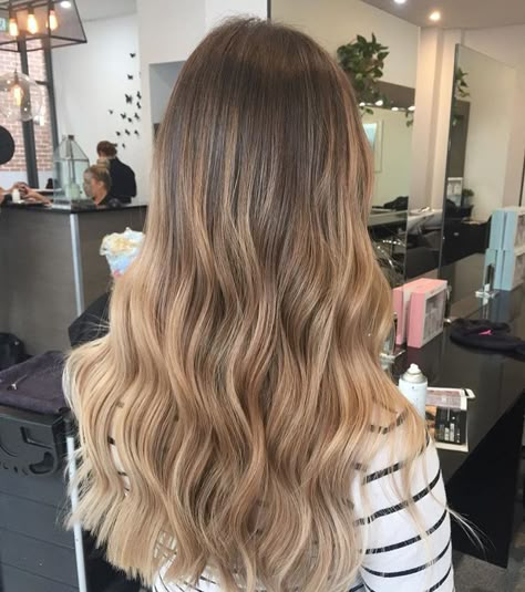 Brown Hair Balayage, Hair Dye Ideas, Blonde Hair Looks, Blonde Hair With Highlights, Trendy Hair Color, Brown Blonde Hair, Hair Balayage, Hair Shades, Hair Color Balayage