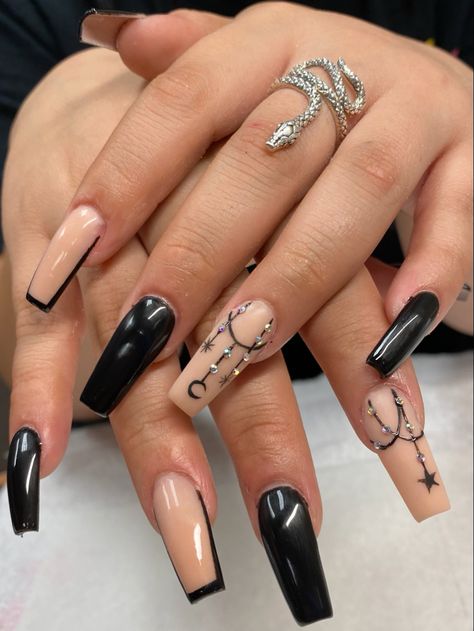 Glamour Goth, Unique Acrylic Nail Designs, Classy Black Nails, Black And Nude Nails, Tan Nails, Girls Nail Designs, Art Deco Nails, Black Acrylic Nails, Nude Nail Designs