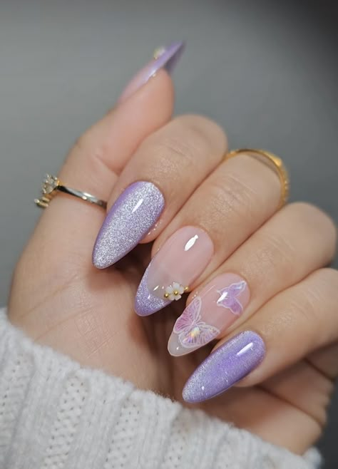 Lavender Nails With Butterflies Almond, Cute Lavender Nails With Butterflies, Lilac Butterfly Nails, Purple Nails Butterfly, Quinceanera Nails Purple Butterfly, Lilac Quinceanera Nails Butterfly, Tangled Inspired Nails, Pastel Purple Butterfly Nails, Purple And White Nails