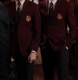 Uniform Aesthetic Boy, Red Uniform Aesthetic, Royal School Uniform, Red School Aesthetic, Academy Uniform, Red School Uniform Aesthetic, Red School Uniform, Lana Burns, Prep School Uniform