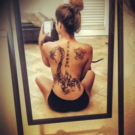 Back tattoo Back Tattoo Women Spine, Scorpio Tattoo, Scorpion Tattoo, Spine Tattoos For Women, Weird Tattoos, E Tattoo, Back Tattoo Women, Tattoo Feminina, Spine Tattoos