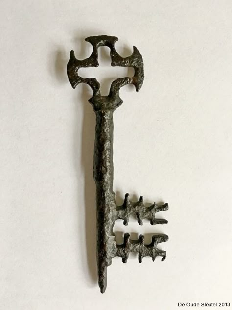 Cool Keys, Antique Keyhole, Old Fashioned Key, Ancient Key, Keys To The Kingdom, Keys To My Heart, Key Crafts, High Middle Ages, Under Lock And Key