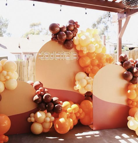 Custom backdrop for soul train 70s party 70s Balloon Arch, Soul Train Themed Party, Soul Train Party, 70s Girl, 70s Party, Soul Train, Summer Pool Party, Balloon Backdrop, Disco Party