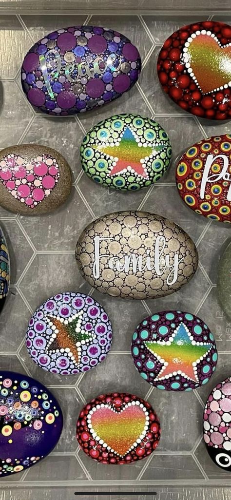 Rock Flowers, Mandala Painted Rocks, Hand Painted Rocks, Rock Painting, Rock Art, Painted Rocks, Hand Painted, Flowers, Art