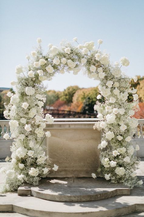 Smith Wedding, Wedding Alters, Floral Arch Wedding, White Roses Wedding, White Wedding Theme, Wedding Ceremony Arch, Arch Decoration, Wedding Arch Flowers, Wedding Altars