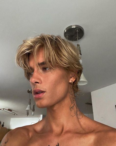 Ash Brown Men Hair, Blond Undercut Men, Tan Skin Blonde Hair Men, Tan Blonde Man, Bleached Middle Part Men, Mens Light Brown Hair, Men’s Light Brown Hair, Men Hair Blonde Highlights, Men’s Hairstyles Blonde