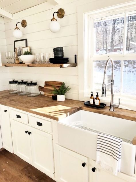 Small Kitchen Renovations, Cabin Kitchen, Interior Vintage, Cabin Kitchens, Kitchen Redo, Counter Tops, Updated Kitchen, Proverbs 31, White Cabinets