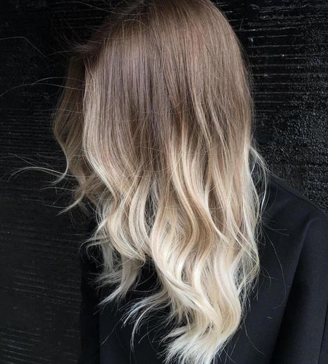 Brown To Blonde Ombre For Layered Hair Jahodová Blond, Reverse Ombre Hair, Brown Ombre Hair Color, Ombre Hair Color Ideas, Black Hair Ombre, Best Ombre Hair, Trendy We Fryzurach, The Right Hairstyles, Brown To Blonde Ombre