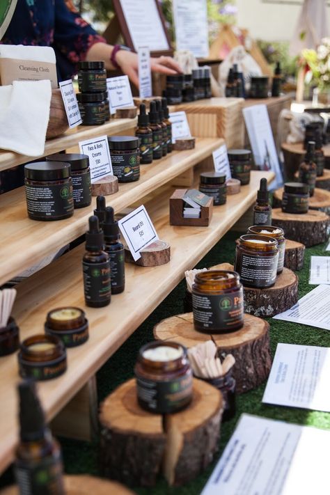 Farmers Market Table Display, Candle Booth Display, Candle Booth, Market Stall Display Ideas, Market Stall Display, Farmers Market Booth, Vendor Booth Display, Farmers Market Display, Craft Fair Booth Display