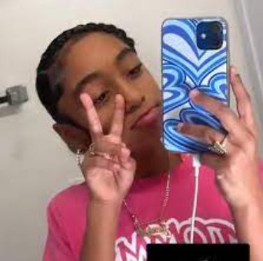 Jayah Bailey, Clown Hair, Clown Photos, Pretty Dark Skin, Squad Pictures, New Dance Video, Merry Christmas Pictures, Pink Cases, Best Friend Photos