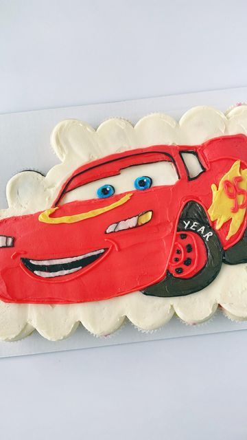 Lightning Mcqueen Cupcake Cake, Pixar Cars Birthday Cupcakes, Cars Pull Apart Cupcake Cake, Cars Birthday Cupcakes, Cars Cupcake Cake, Car Cupcake Cake, Disney Cars Cake, Lightning Mcqueen Cake, Cars Cupcakes