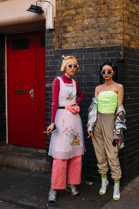 Colorful Style Outfits, Fashion Week Street Style Outfits, London Street Style Spring, Vintage Street Fashion, Street Style Spring, Fashion Week Spring 2020, Nyfw Street Style, Quirky Fashion, Fashion Photography Inspiration