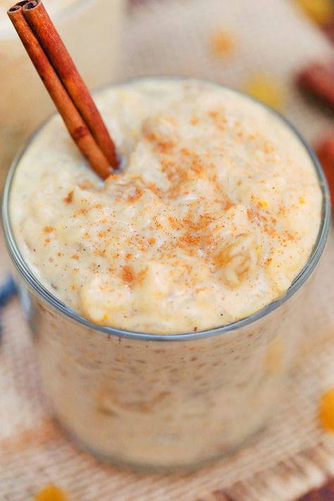 Make this rich and creamy homemade rice pudding to satisfy all of your comfort food cravings! Rice, raisins, a hint of orange, and spice make this perfect! #RicePudding #HomemadeRicePudding #RicePuddingRecipe #CookedPudding #RiceDessert Cinnamon Pudding, Jello Pudding Desserts, Homemade Rice Pudding, Pudding Recipes Homemade, Rice Puddings, Comfort Food Desserts, Rice Pudding Recipes, Rice Desserts, Best Rice