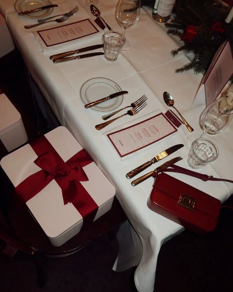 burgundy mood lately 🍷 #burgundy #autumntrends #berlingirls #caiacosmetics Burgundy Table Setting, Autumn Trends, Table Setting, Berlin, Quick Saves, Bordeaux