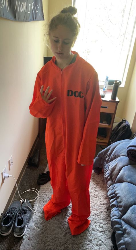 Prison Pictures, Prison Clothes, Inmate Costume, Prison Jumpsuit, Prison Outfit, Prisoner Costume, Prison Inmates, Digital Diary, Anime Outfits