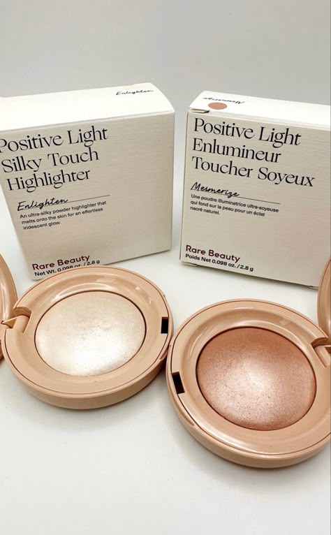 Rare Beauty Highlighter Enlighten, Highlighter Aesthetic, Highlighter Makeup Products, Best Highlighters, Selena Gomez Makeup, Best Highlighter, Makeup Highlighter, Makeup List, Dream Makeup