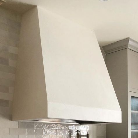 Plaster Hood Fan Kitchen, Sheetrock Kitchen Hood, Plastered Extractor Hood, Plaster Cooker Hood, Hood Fan Kitchen, Kitchen Design Marble, Plaster Range Hood, Traditional English Kitchen, Mountain Home Kitchen