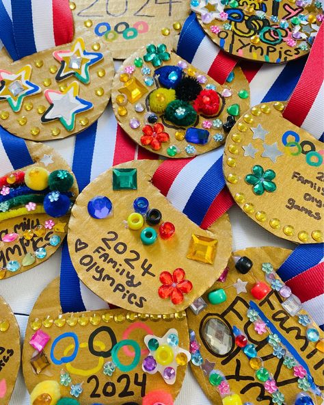 Cardboard Olympic Medals Olympics Art, Mobile Art Studio, Art Cupboard, Kids Olympics, Party Pops, Olympic Medals, Mobile Art, Pop Ups, Program Ideas