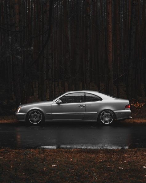 Clk W208, Mercedes Benz Wallpaper, Mercedes Benz Coupe, Old Mercedes, Mercedes Clk, Mercedes Benz Classic, German Cars, Sport Cars, Cars And Motorcycles