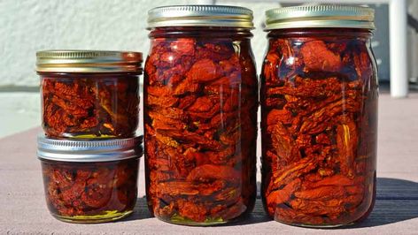 How To Can Sun Dried Tomatoes, Homestead Food, Make Sun Dried Tomatoes, Canning Tomatoes Recipes, Water Bath Canning Recipes, Canning Apples, Dehydrating Food, Valentines Dinner, Urban Homestead