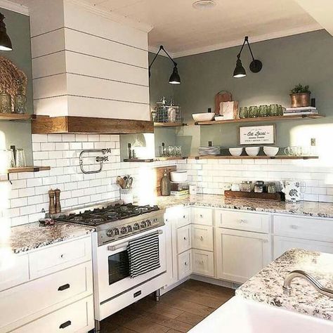 Farmhouse Kitchen Design, Classic Kitchen, White Kitchen Design, Chic Kitchen, Shabby Chic Kitchen, Farmhouse Style Kitchen, Modern Farmhouse Kitchens, Country House Decor, Farmhouse Kitchen Decor