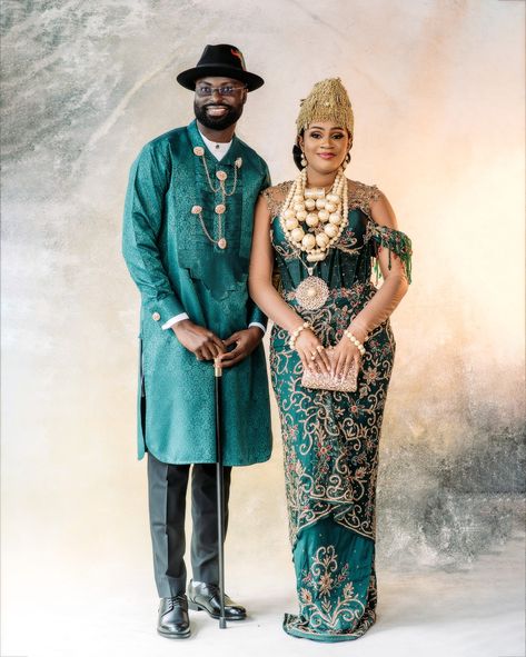 CRYSTAL (NIGERIAN WEDDING PHOTOGRAPHER) (@crystalmediaphotography) • Instagram photos and videos Nigerian Father Of The Bride Attire, Nigerian Wedding Men Outfit, Traditional Nigerian Clothing, Chilanga Mulilo, Nigerian Attire, Owambe Styles, Jehovah Names, Nigerian Traditional Wedding, Nigerian Outfits