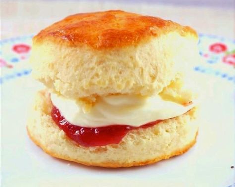 One of my most reader-tested and approved recipes! This fluffy buttermilk scone is easy and delicious! Soft Scones, Recipes With Buttermilk, Buttermilk Scone, Buttermilk Scones Recipe, Buttermilk Scone Recipe, Banana Bread Recipe Easy Moist, Scones And Jam, Buttermilk Scones, Scone Recipes