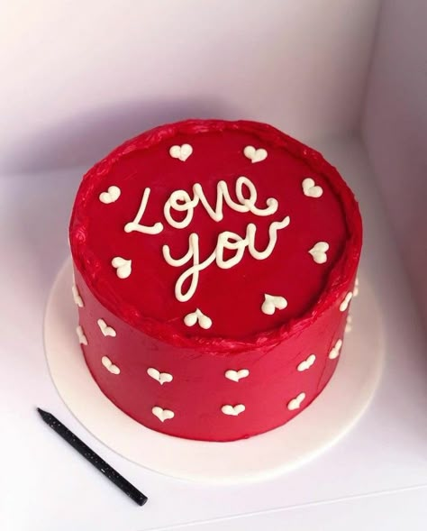 Mini Valentine Cakes, Valentines Cakes And Cupcakes, Bee Birthday Cake, Lunchbox Cake, Cake Designs For Boy, Valentines Day Cake, Valentines Cakes, Valentines Desserts, Valentine Cakes