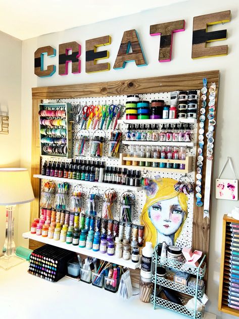 Art Studio Pegboard, Peg Board Art, Craft Space Organization, Art Center Ideas, Pegboard Craft Room, Home Art Studios, Dream Art Room, Rangement Art, Studio At Home