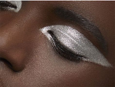 YSL Sequin Crush Mono in N2 Empowered Silver Silver Inner Corner Makeup, Mugler Makeup, Silver Photoshoot, Silver Eyeshadow Looks, Superhero Makeup, Carnaval Makeup, Fun Eyeshadow, Bling Outfits, Spongebob Musical