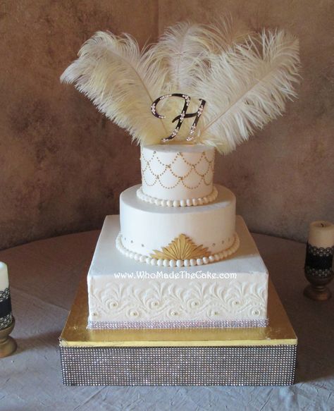 1920 Cake Ideas, Wedding Cakes With Feathers, Wedding Cake Dusty Blue, 1920s Cake, Gatsby Cake, Speakeasy Wedding, Masquerade Cakes, Art Deco Wedding Cake, Masquerade Party Decorations