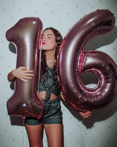 Bday Poses With Balloons, Birthday Poses With Balloons At Home, Birthday With Balloons Photo Ideas, Birthday Poses With Number Balloons, Birthday Photoshoot With Balloons, Number Balloons Photoshoot, Bday Poses, Birthday Balloons Pictures, Birthday Poses