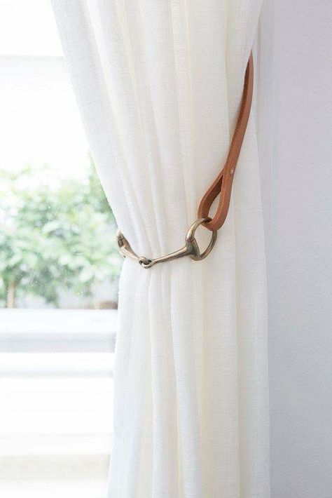 Snaffle bit curtain holders Horse Room Decor, Horse Bedroom, Horse Room, Equestrian Decor, Belek, Tack Room, Western Homes, Horse Decor, Western Home Decor