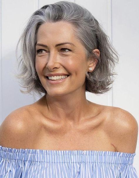 Grey Hair Inspiration, Kaley Cuoco Short Hair, Beautiful Gray Hair, Hair Styles For Women, Chin Length Hair, Short Human Hair Wigs, Growing Out Short Hair Styles, Short Grey Hair, Trendy Short Haircuts