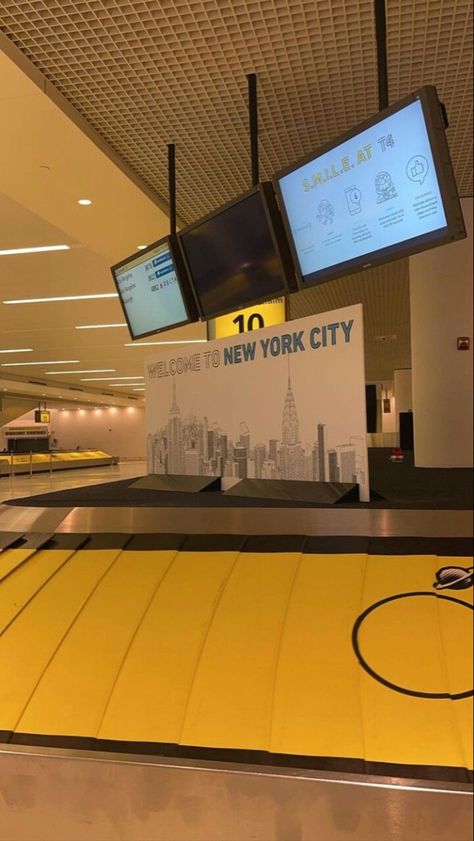 New York Airport Fake Story, Airport Aesthetics, America Trip, New York City Night, Story Snapchat, 22 Birthday, Travel Aesthetics, Spain Aesthetic, New York City Aesthetic