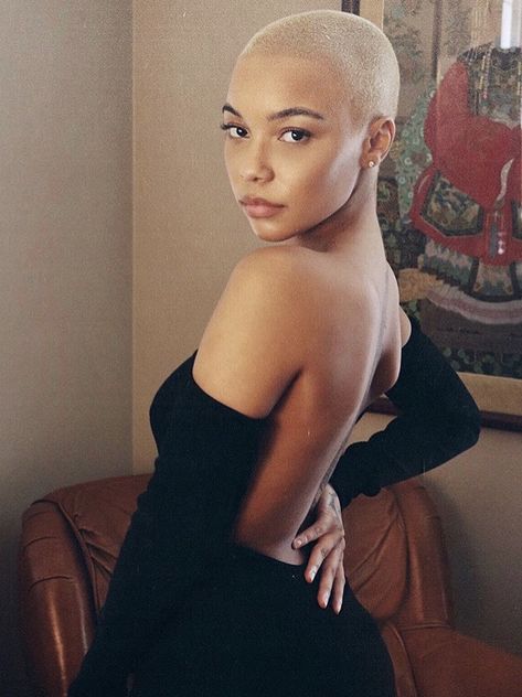 Buzzed Hair Women, Bald Head Women, Bald Look, Brush Cut, Short Shaved Hairstyles, Girl Hair Colors, Crochet Box Braids, Natural Hair Short Cuts, Balayage Hair Color