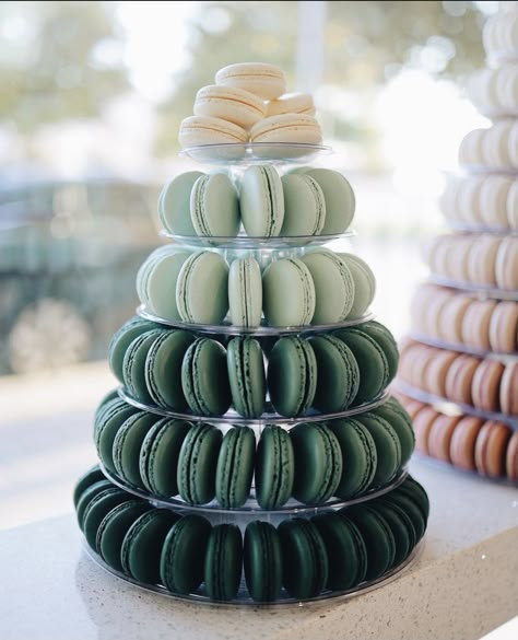 Mini Dessert Table Ideas, Ombre Macaron Tower, 15 Party Ideas, Jean Wedding, Green Quinceanera Theme, Catering Decor, Emerald Green Wedding Theme, Sweet 15 Party Ideas, Dark Green Wedding