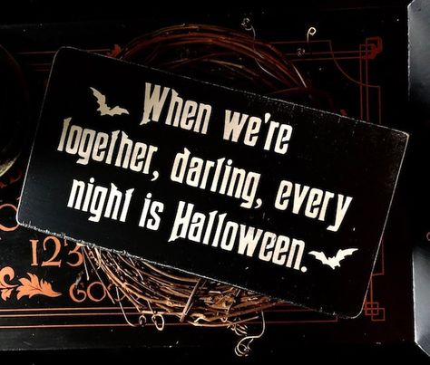 Addams Family Quotes, Horror Wedding, Morticia And Gomez, Dark Wedding Theme, Halloween Love, Gomez And Morticia, Halloween Themed Wedding, Couple Romantic, Horror Decor